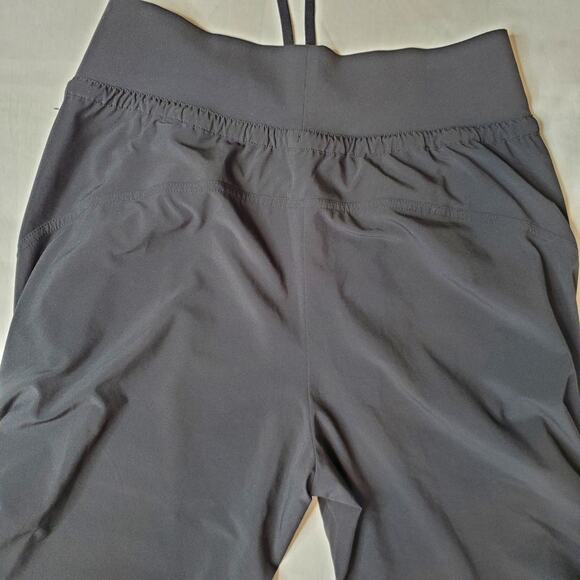 Athleta Women's Size 6 Attitude Pant Ruched Leg Crop Joggers Black 417013 - Picture 6 of 9